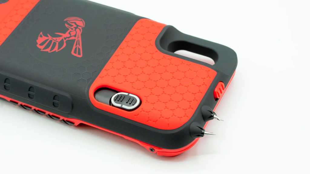 Британские полицейские предупреждают об аресте мальчика с электрошокером, замаскированным под