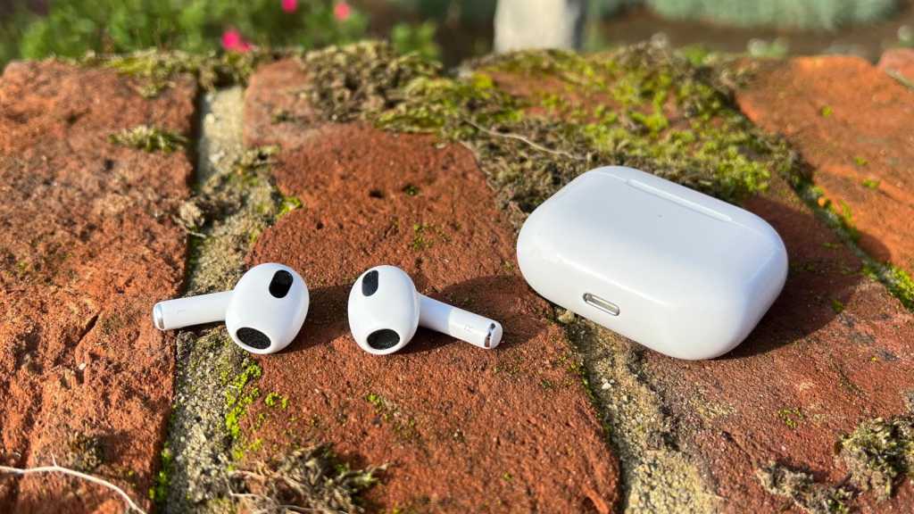 Скрытая отсылка к iOS 16.4 намекает на скорый запуск AirPods