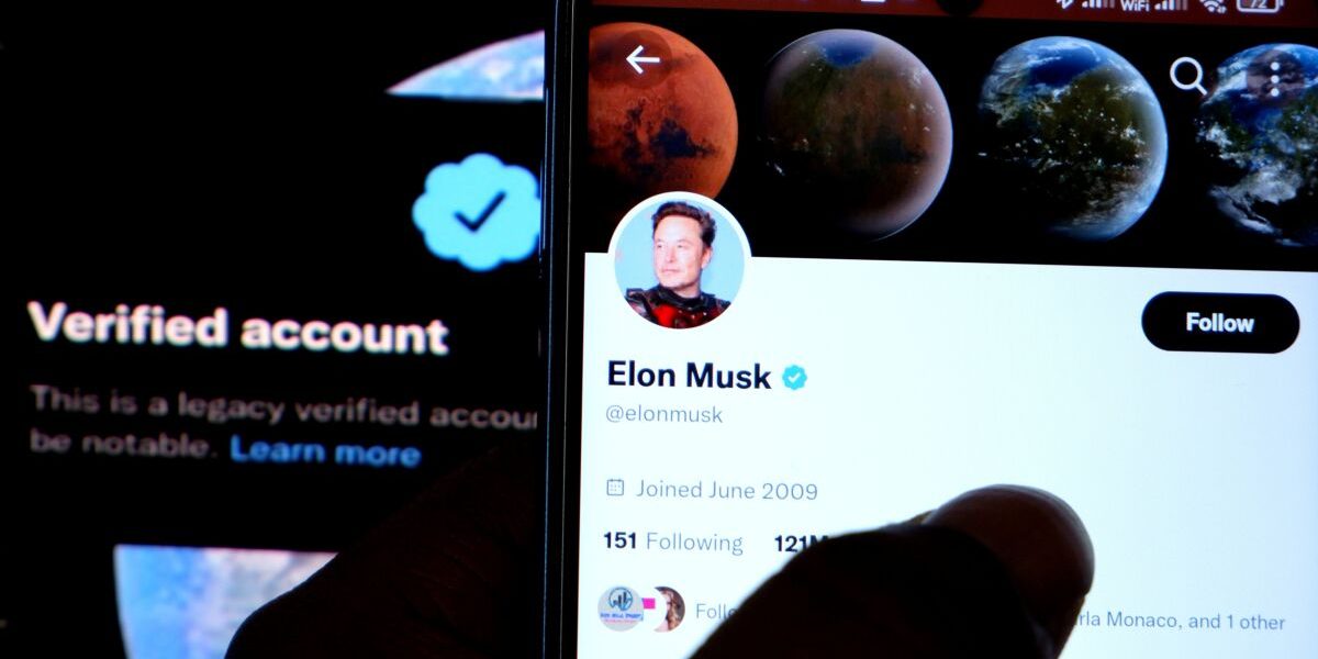 Разбейте свои крошечные скрипки: чистка Твиттера с синими чеками уже