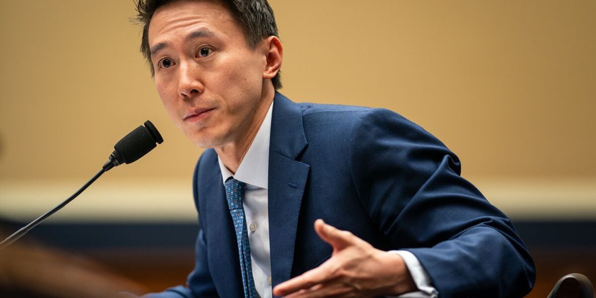 Генеральному директору TikTok грозит допрос из-за конфиденциальности, связей с Китаем