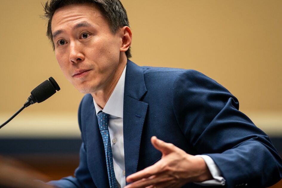 Генеральному директору TikTok грозит допрос из-за конфиденциальности, связей с Китаем