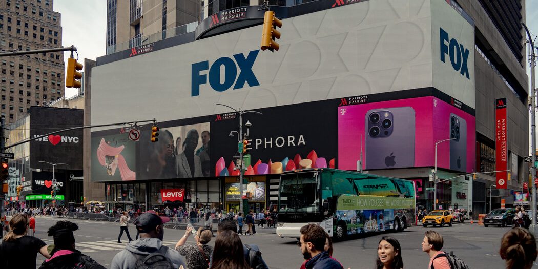 Fox оспаривает возможный ущерб, поскольку судья откладывает судебный процесс по