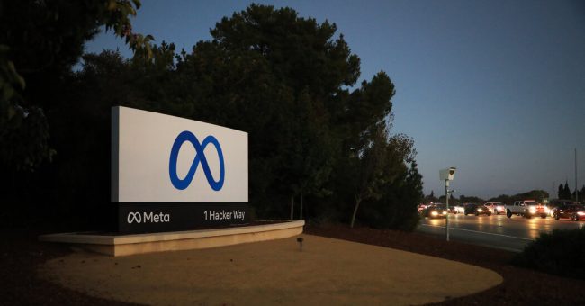 Мета возвращается к росту после борьбы с падением продаж