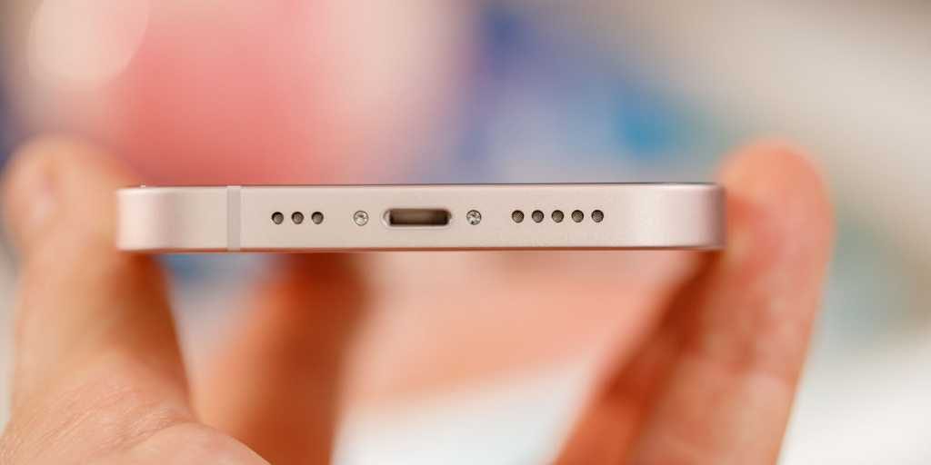 iPhone защищает от «взлома соков» на зарядных станциях, но ненадежен