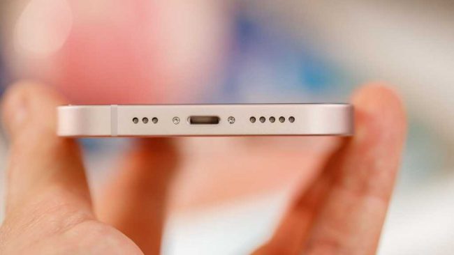 iPhone защищает от «взлома соков» на зарядных станциях, но ненадежен