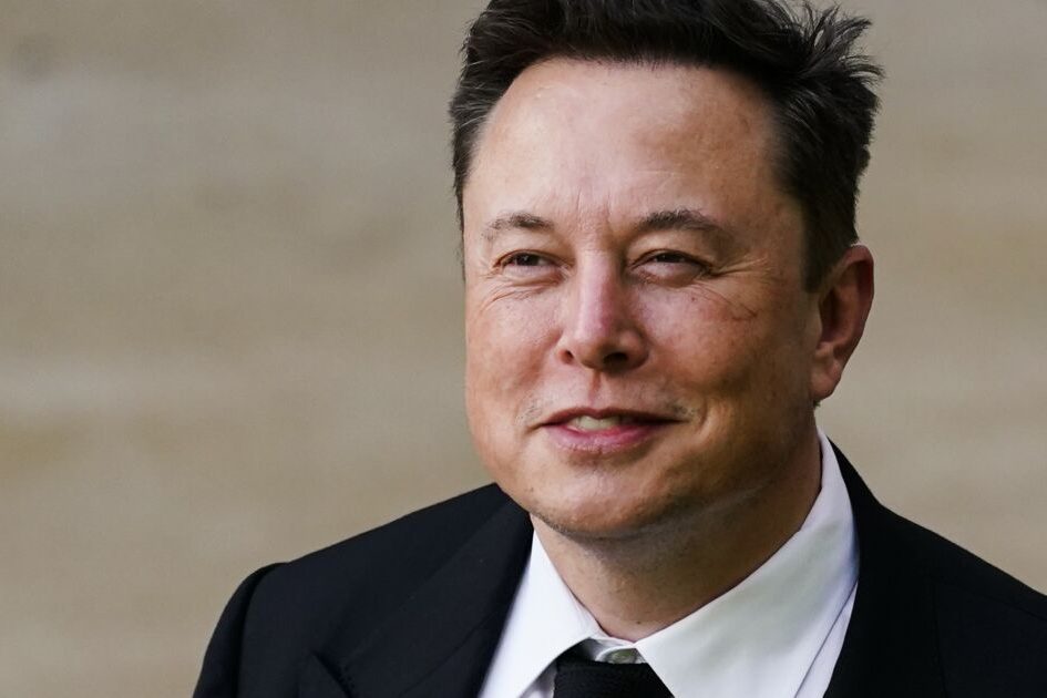 Илон Маск бесплатно раздает Twitter Blue. Эксперты говорят, что это