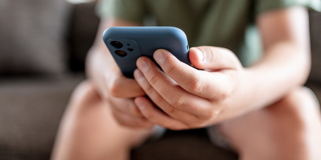 Главный хирург предупреждает, что социальные сети представляют «серьезный риск» для