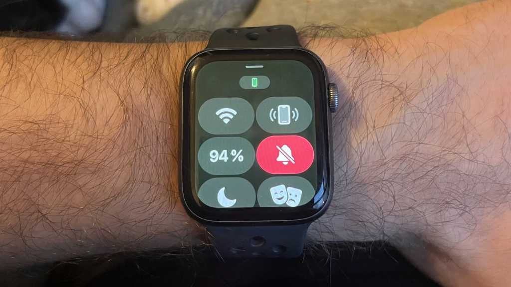 Обновление watchOS 9.5 может сделать экран Apple Watch зеленым