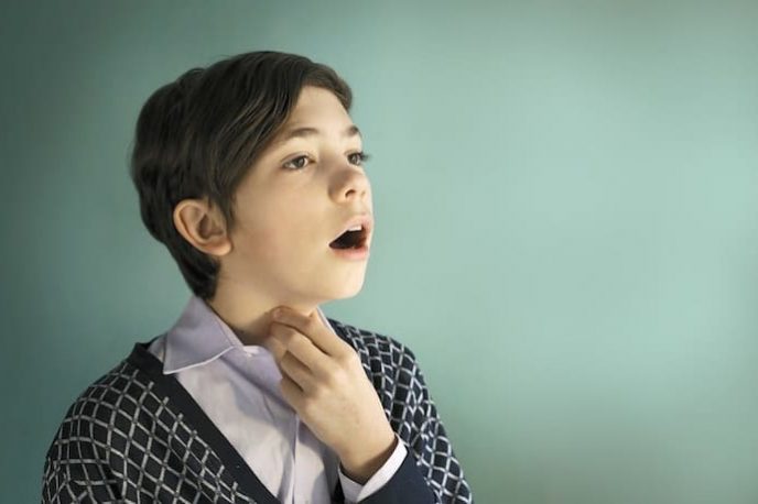 Почему голос ломается только у мальчиков, а у девочек