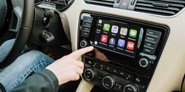 Прокачайте тормоза, GM, вы не выиграете битву с CarPlay