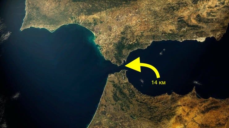 Почему нет моста через Гибралтарский пролив, соединяющего Европу и Африку?