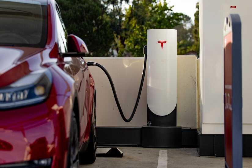 Электромобили GM будут использовать зарядную сеть Tesla