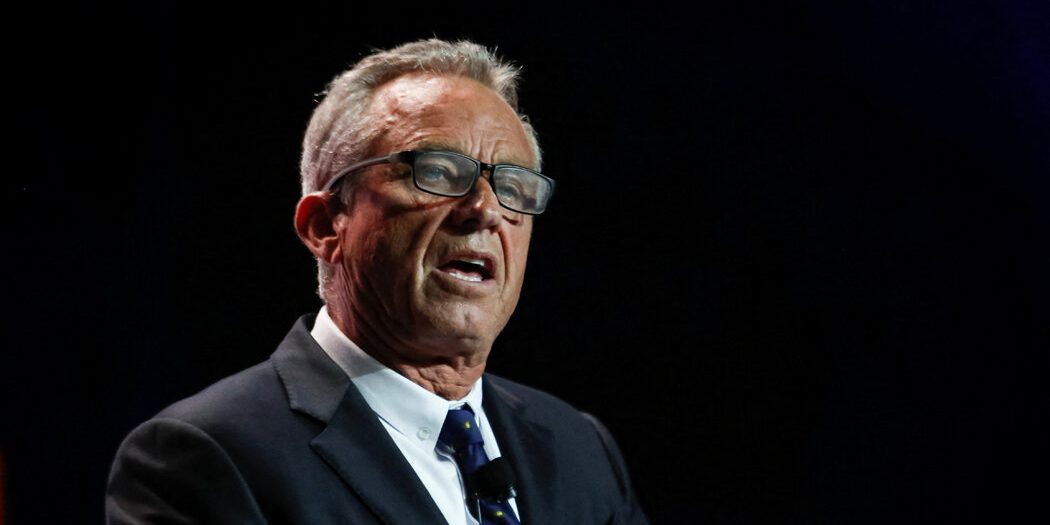 Роберт Кеннеди-младший вместе с Маском продвигает правые идеи и дезинформацию