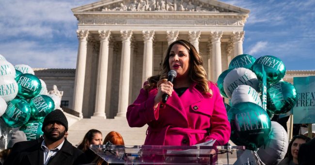 Верховный суд: веб-дизайнер может отказаться работать над однополыми браками