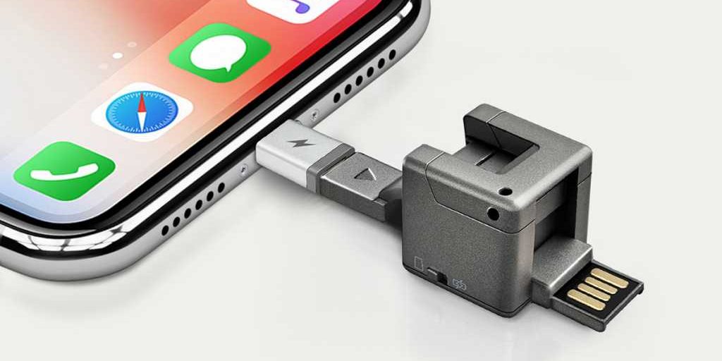 Этот крошечный куб включает в себя 8 различных мобильных аксессуаров