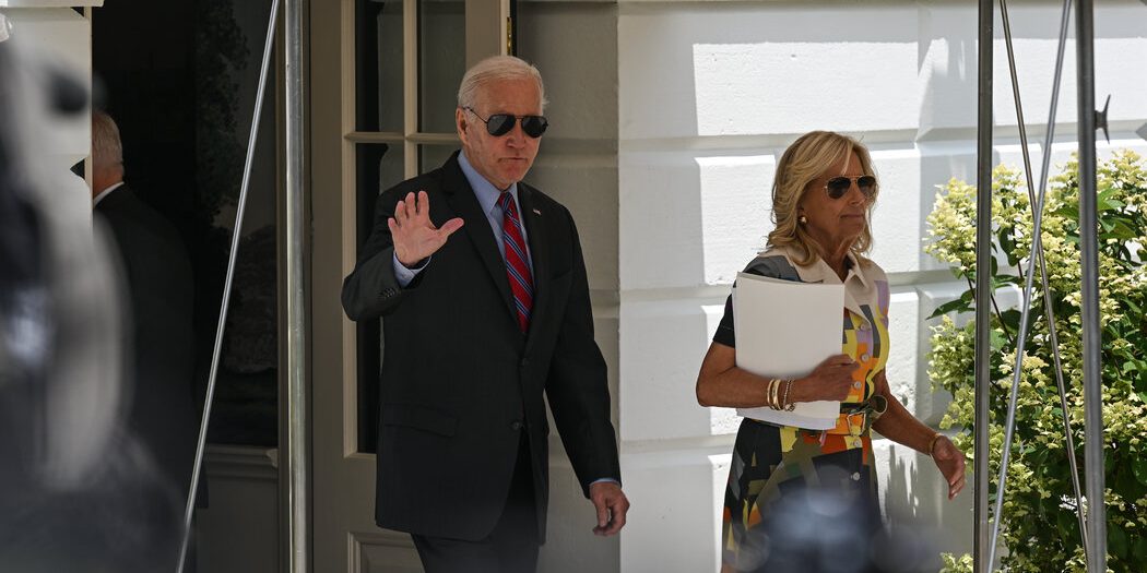 Ограничения социальных сетей в отношении официальных лиц Байдена приостановлены в