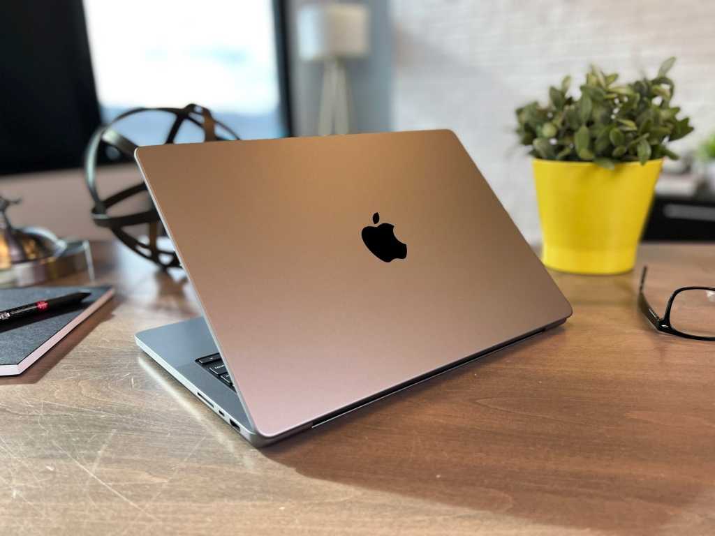 Возьмите MacBook Pro в максимальной комплектации и сэкономьте 1600 долларов