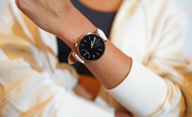 Умные часы с функцией звонков для iPhone. Huawei Watch GT4 можно подключить даже к iPhone. Фото.
