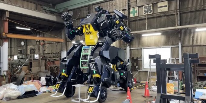 В Японии начались продажи 5-метрового робота-трансформера за 3 000 000