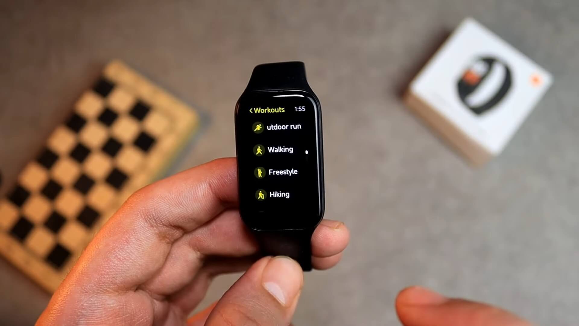 Какой фитнес-браслет лучше. Smart Band 8 Active — устройство для настоящих спортсменов. Фото.