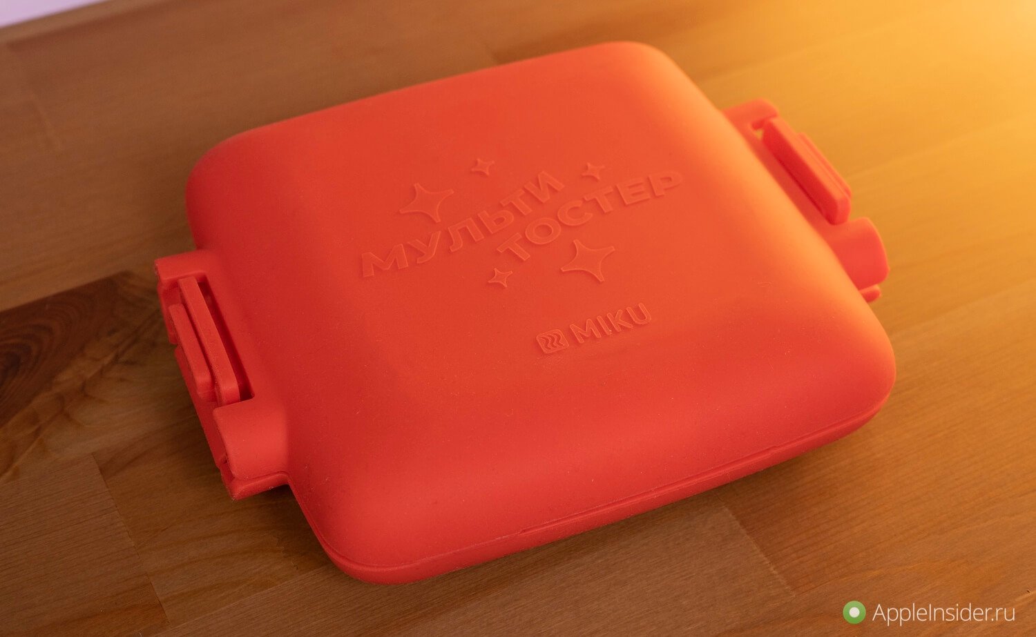 Поджаренные сэндвичи в микроволновой печи. Силиконовая накладка защитит от ожогов. Фото.