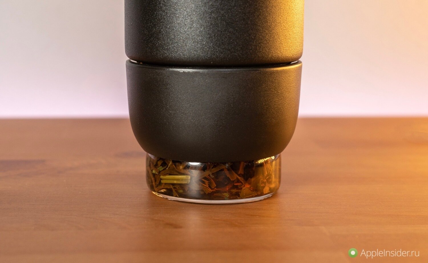 Эта посуда от MIKU позволяет готовить вафли в микроволновке, а чай сразу в термосе без чаинок. Термос для заваривания чая. Фото.