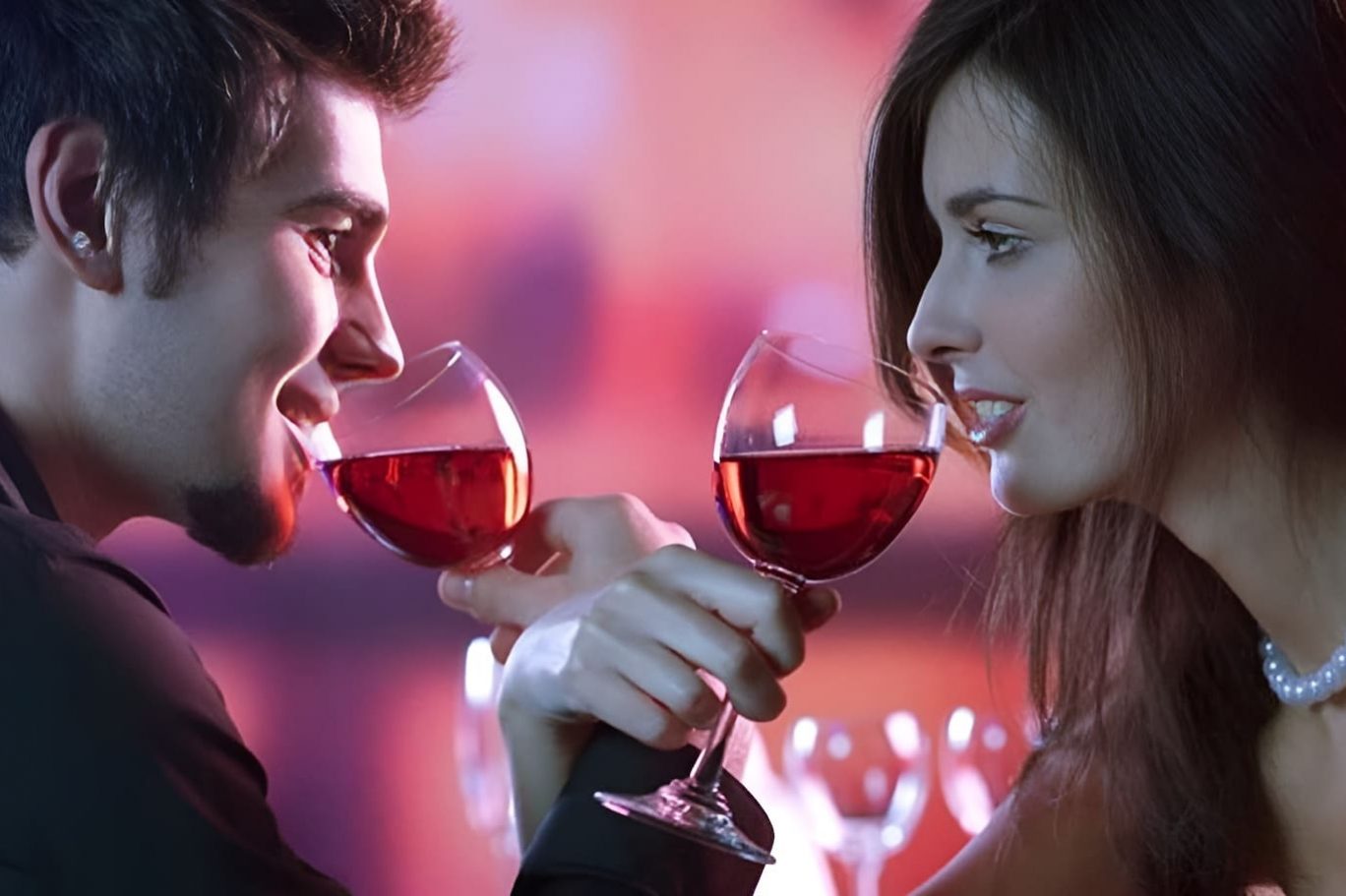 Пить на брудершафт, что означает и как появилась эта традиция?