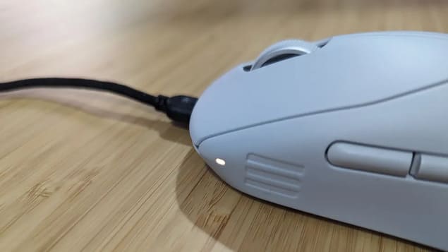 Индикация заряда Alienware Pro Wireless Gaming Mouse