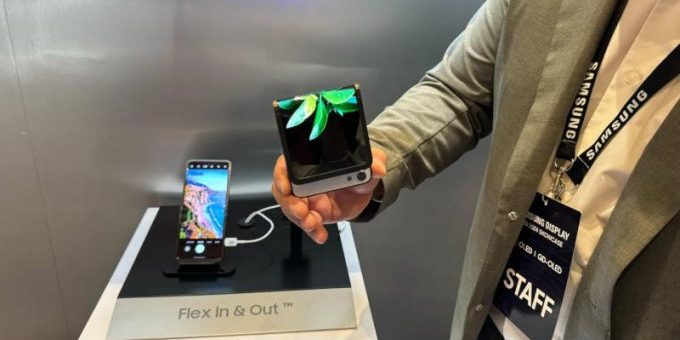 Samsung представила концепт смартфона, который складывается во все стороны (3