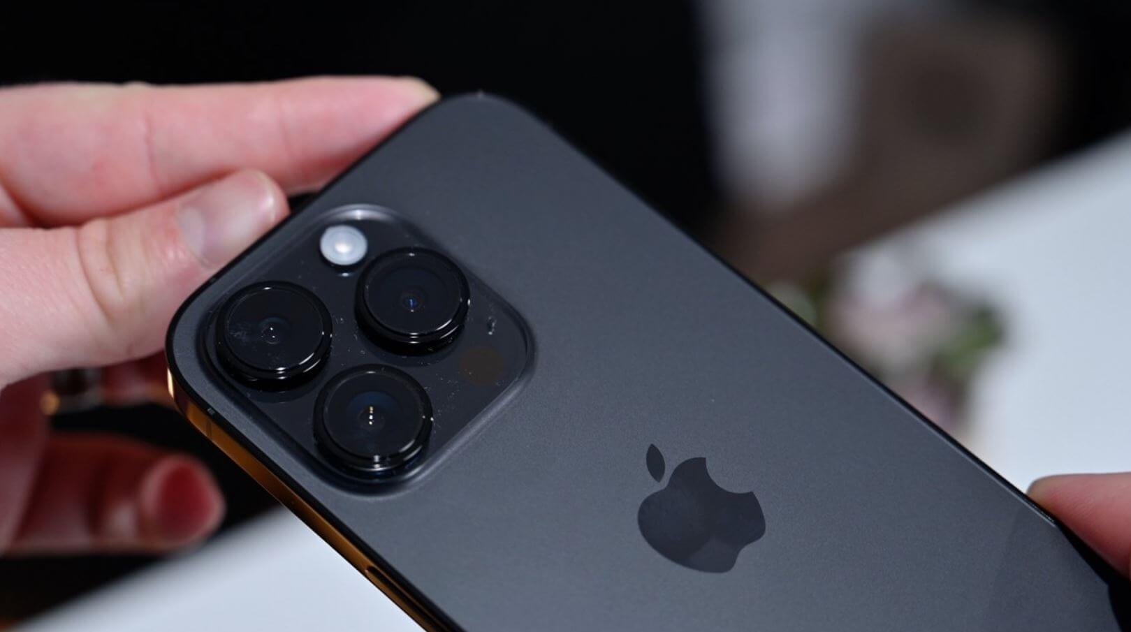 Стоит ли делать джейлбрейк на Айфоне. У Apple есть специальный Айфон, который нельзя купить. Фото.