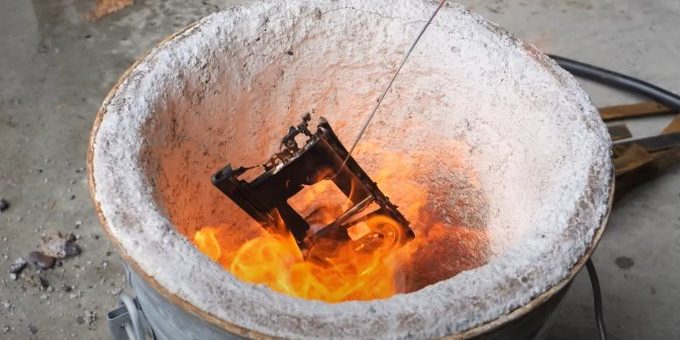 Блогер расплавил Galaxy S24 Ultra, чтобы оценить качество титана (видео)