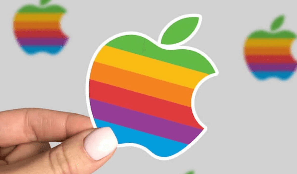 Кто придумал логотип Apple. Долгое время логотип Apple выглядел так. Фото.