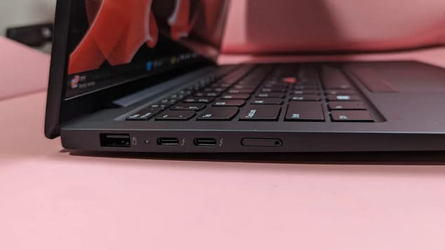Порты слева Lenovo ThinkPad X1 Carbon (Gen 12)
