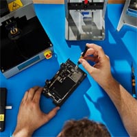 Apple разрешит использовать б/у детали для ремонта iPhone 15