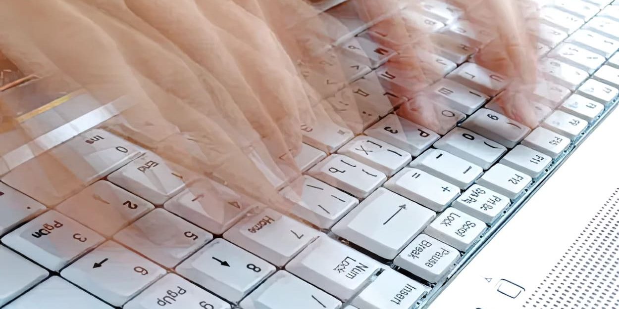 Рекорд мира по быстрому набору текста составляет 305 слов в