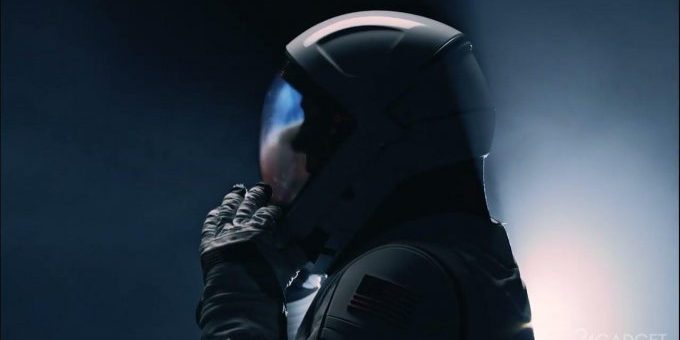 SpaceX показала новый скафандр для выхода в открытый космос (видео)