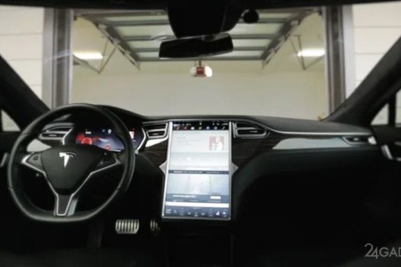 Tesla представила ASS — технологию, позволяющую автомобилю выехать с парковки