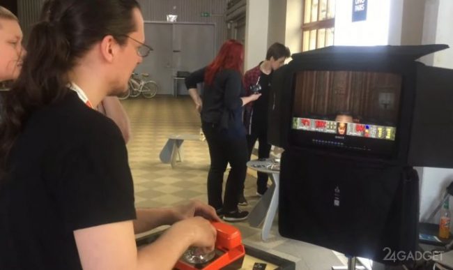 В DOOM можно сыграть с дискового телефона (видео) » 24Gadget.Ru