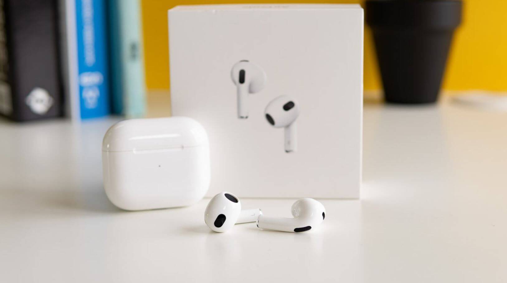 Можно ли купить AirPods в рассрочку. Рассказываем, как выгоднее всего покупать AirPods в России. Фото: PhoneArena. Фото.