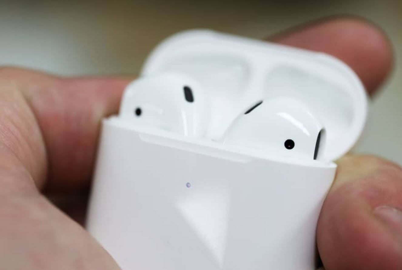 Какие AirPods купить дешево. AirPods 2 по-своему хороши даже в 2025 году. Фото: majorhifi.com. Фото.