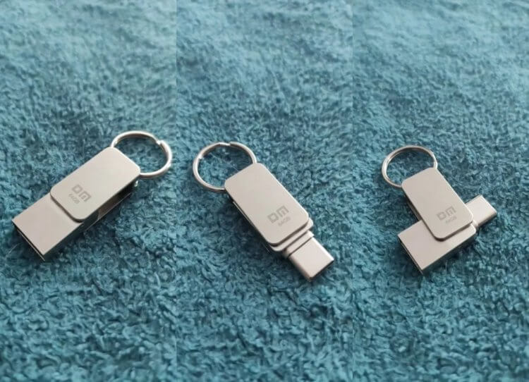 Флешка с разъемом USB-C. Флешка двусторонняя: с одной USB-C, а с другой USB-A. Фото.