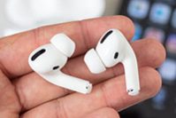 Apple добавит в iOS 19 и AirPods функцию перевода разговоров