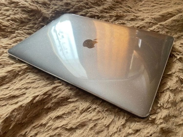 Чехол для MacBook. Такой чехол не испортит внешний вид ноутбука и защитит его. Чехол для MacBook. Такой чехол не испортит внешний вид ноутбука и защитит его. Фото.
