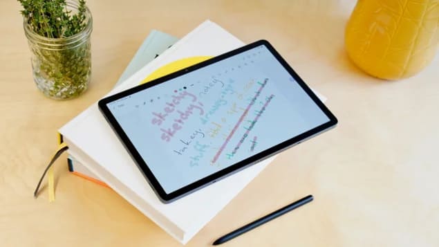 Планшет Samsung Galaxy Tab S9 и стилус