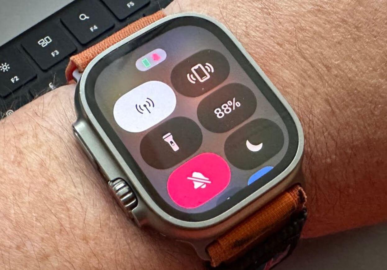 Как найти iPhone через Apple Watch. С помощью Apple Watch вы можете найти iPhone по мерцающей вспышке. Как найти iPhone через Apple Watch. С помощью Apple Watch вы можете найти iPhone по мерцающей вспышке. Фото.