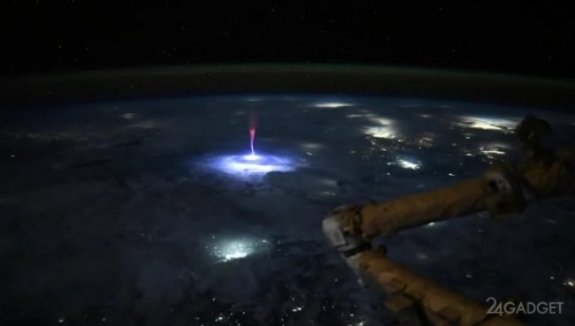 Астронавт запечатлела с борта МКС редкое природное явление — спрайт