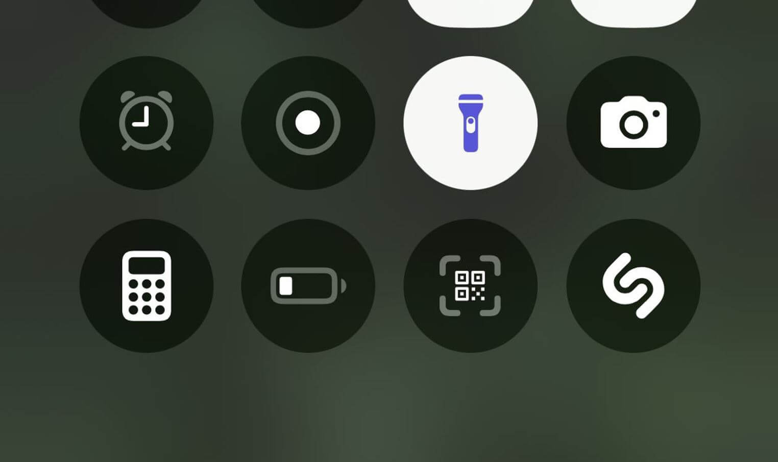 Как включить фонарик на iPhone. Я чаще всего включаю фонарик на Айфоне через Пункт управления. А вы? Как включить фонарик на iPhone. Я чаще всего включаю фонарик на Айфоне через Пункт управления. А вы? Фото.