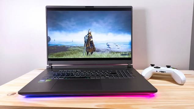 Ноутбук Asus ROG Strix G18 (2025) и геймпад