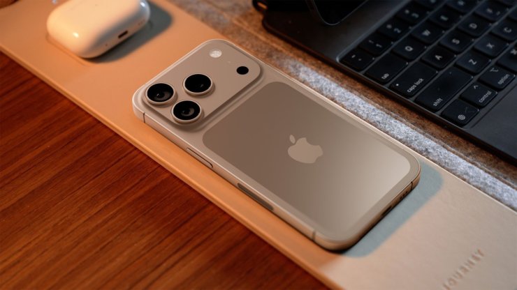3 причины подождать iPhone 17 Pro Max и не покупать iPhone 16 Pro Max сейчас. А еще iPhone 17 Pro Max наконец-то получит более-менее новый дизайн. Изображение: macrumors.com. Фото.
