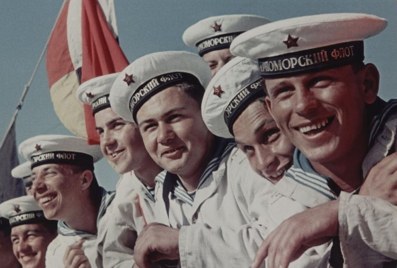 Как тельняшка стала официальной формой. День тельняшки отмечается 19 августа каждого года. Источник фотографии: dzen.ru. Как тельняшка стала официальной формой. День тельняшки отмечается 19 августа каждого года. Источник фотографии: dzen.ru. Фото.